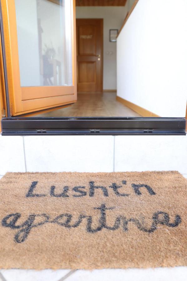 Apartmán Lusht'N Apartma Zirovnica Exteriér fotografie